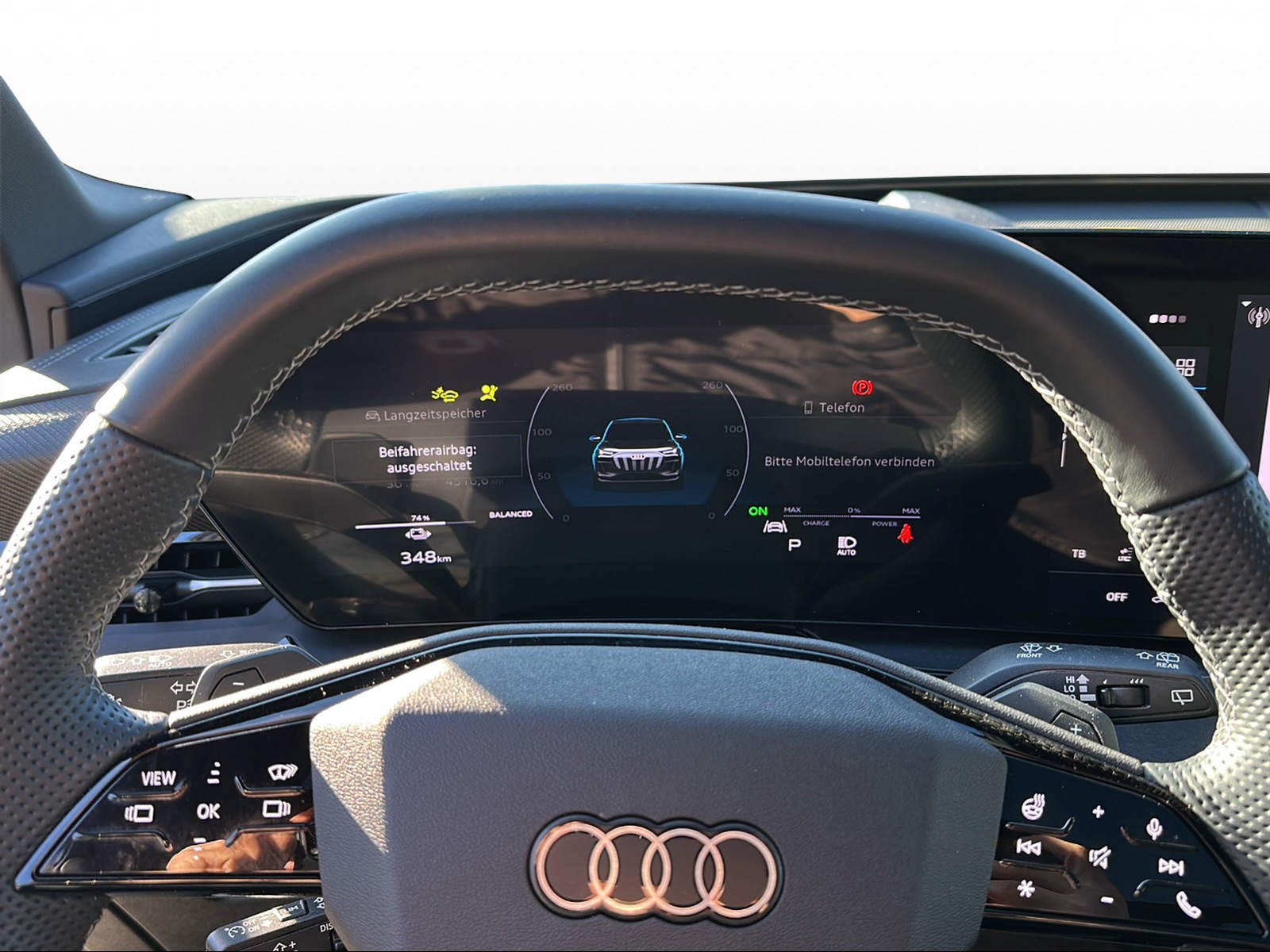 AUDI Q6 e-tron quattro-showroom-element-3