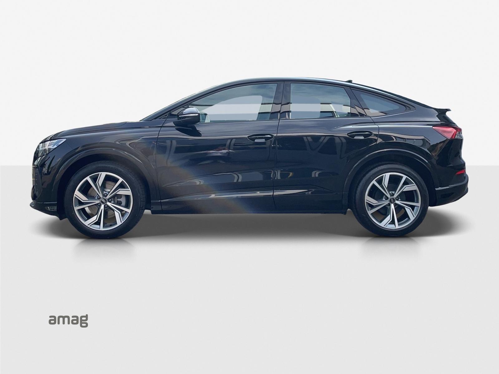 AUDI Q4 Sportback e-tron 50 quattro-showroom-element-1