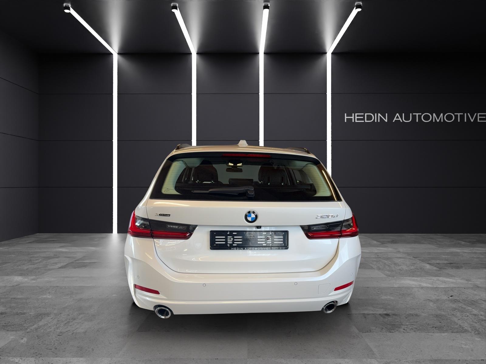 BMW 320d xDrive Touring-showroom-element-3
