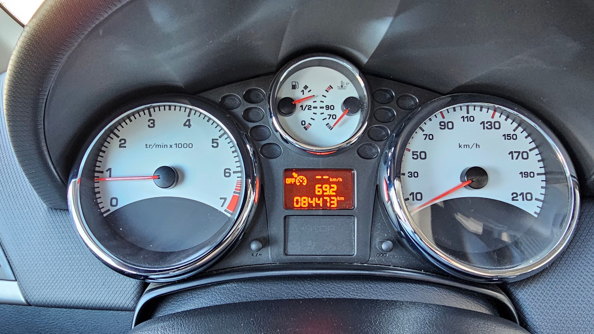 PEUGEOT 207 CC 1.6 Turbo Swiss Ed. 156PS Cabriolet-image-12
