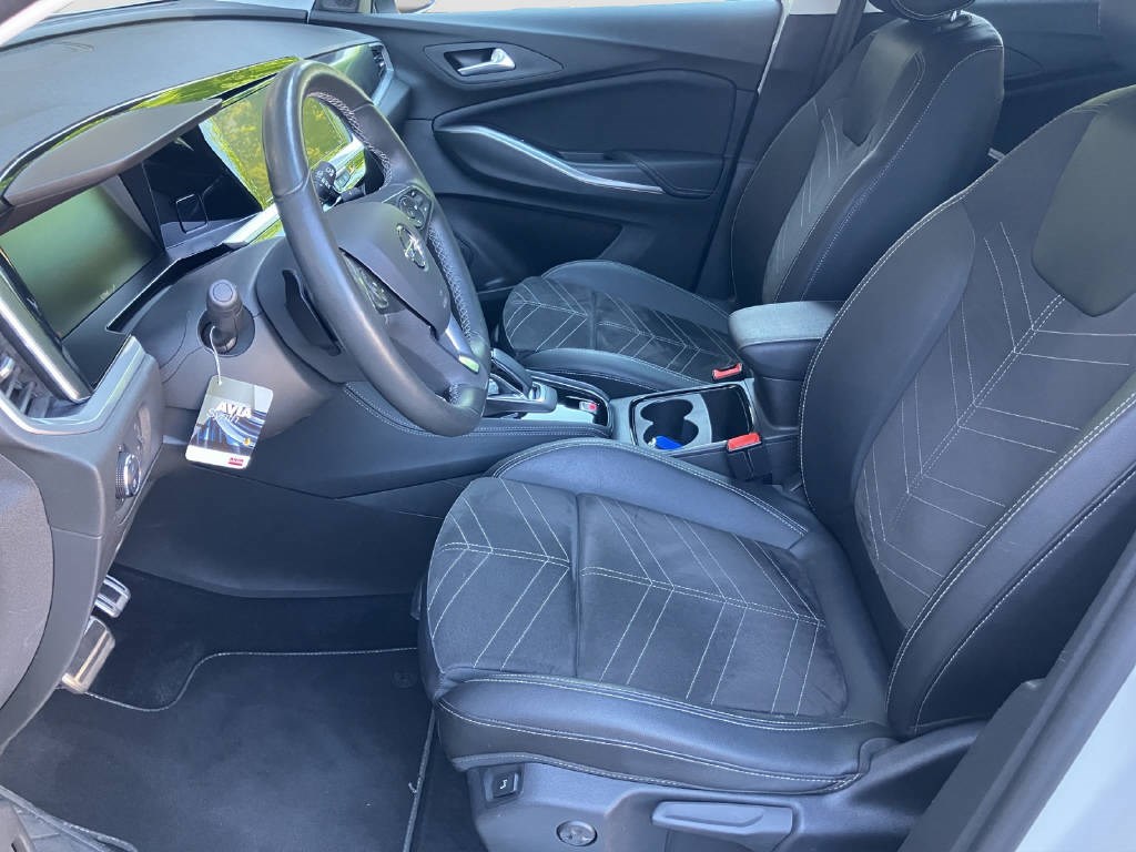 OPEL Grandland 1.6 Hybrid4 Ultimate Automatik-image-10