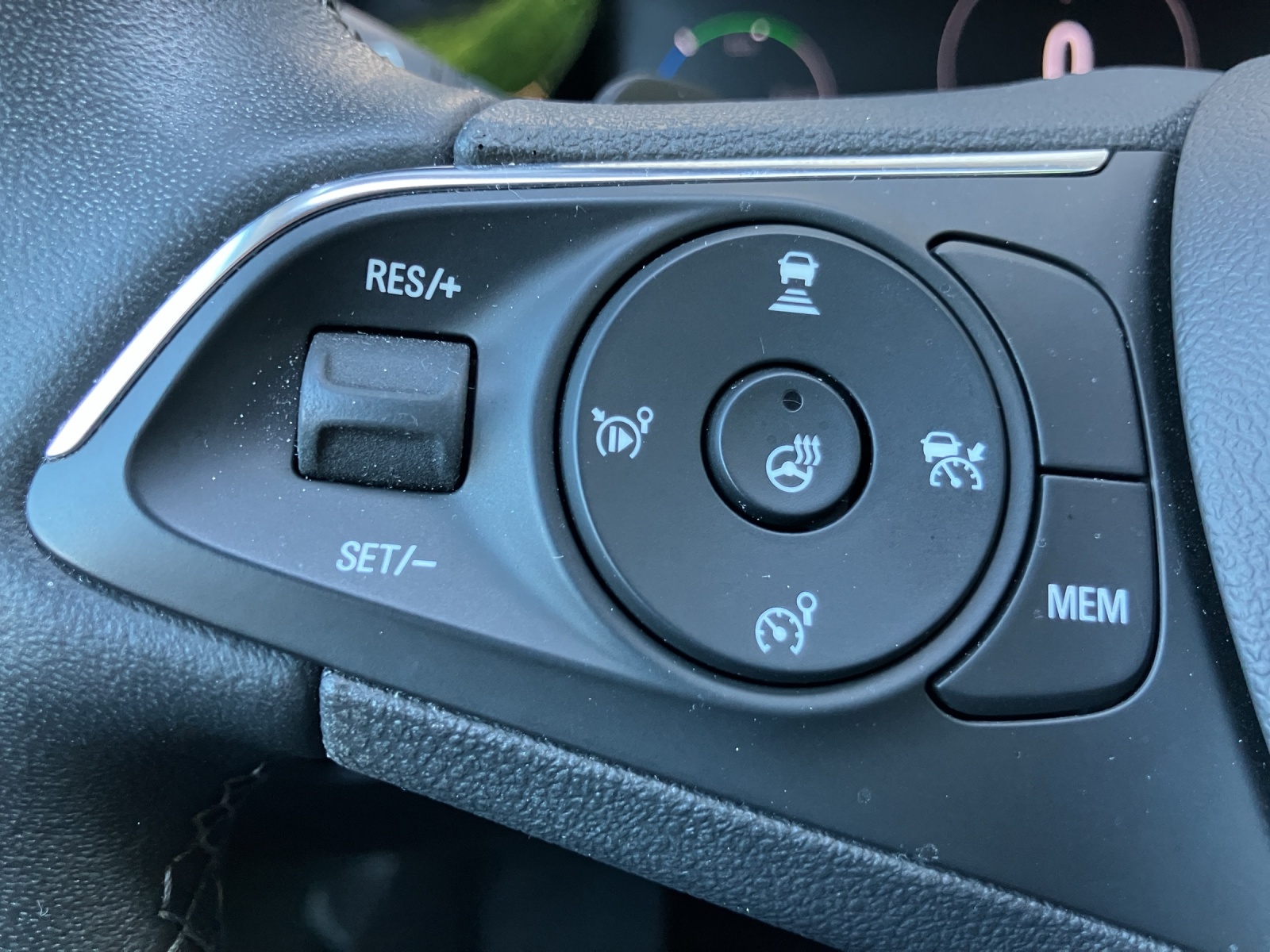 OPEL Grandland 1.6 Hybrid4 Ultimate Automatik-image-25
