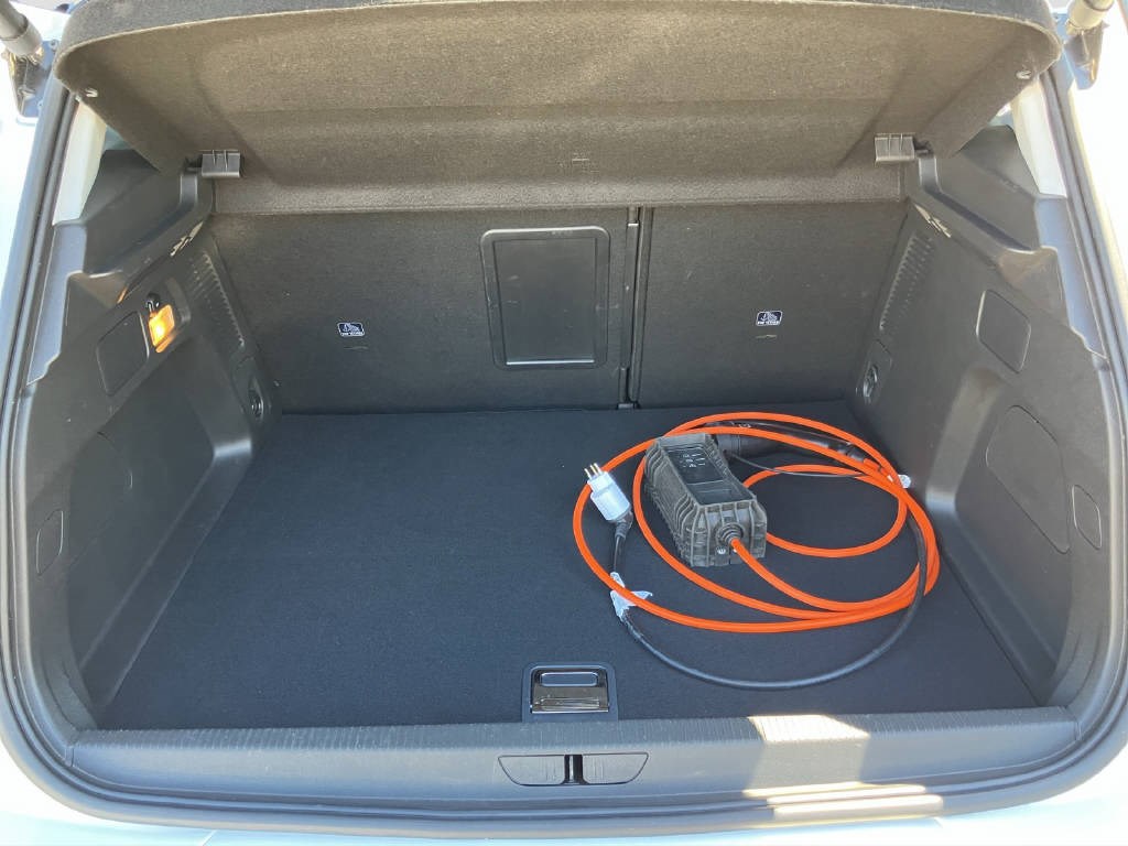 OPEL Grandland 1.6 Hybrid4 Ultimate Automatik-image-12