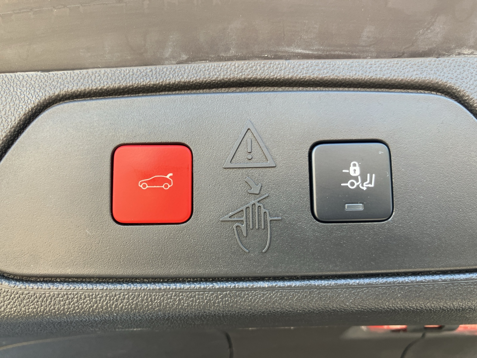 OPEL Grandland 1.6 Hybrid4 Ultimate Automatik-image-28