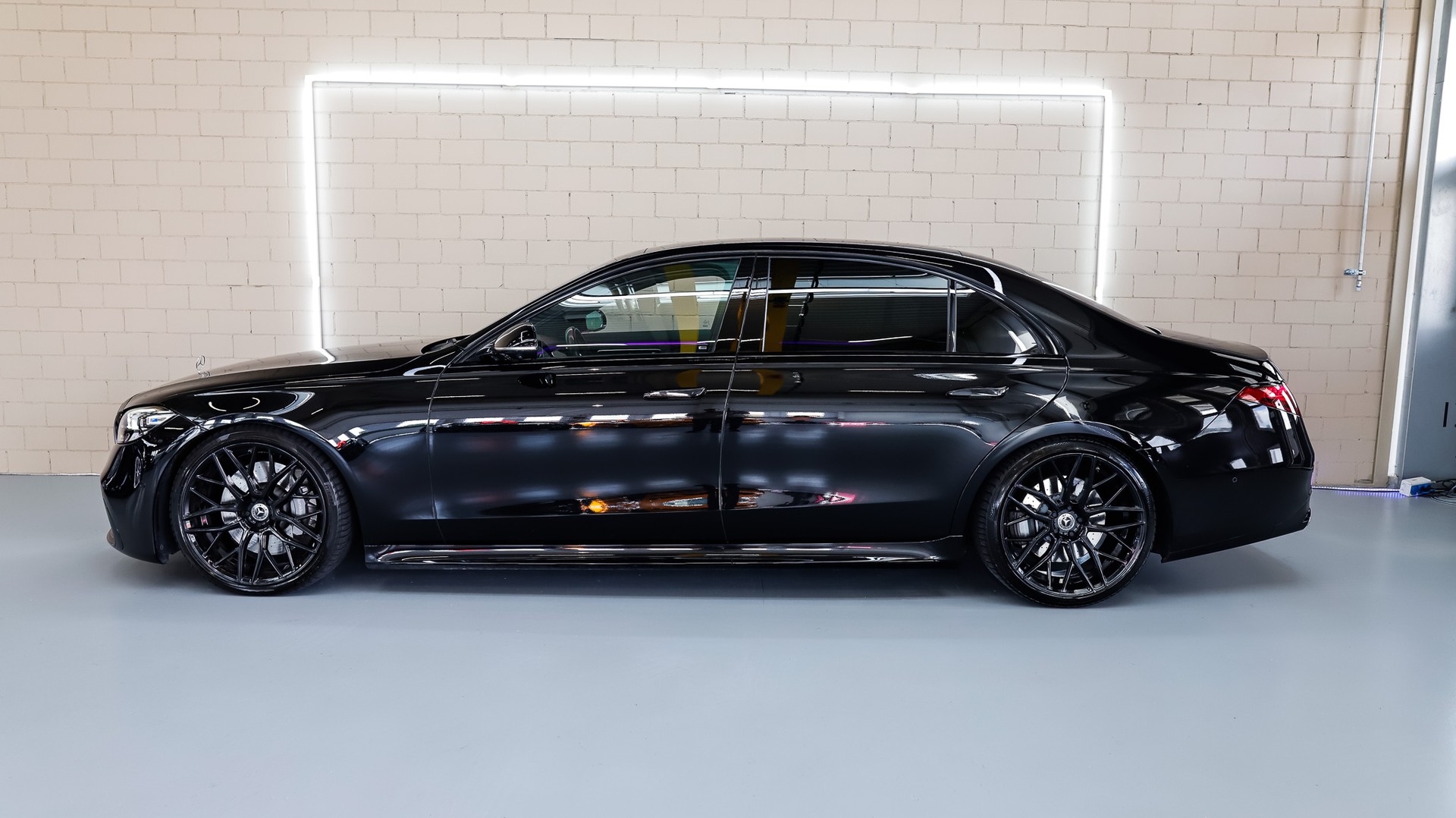 MERCEDES-BENZ S 500 L 4Matic AMG Line 9G-Tronic-showroom-element-3