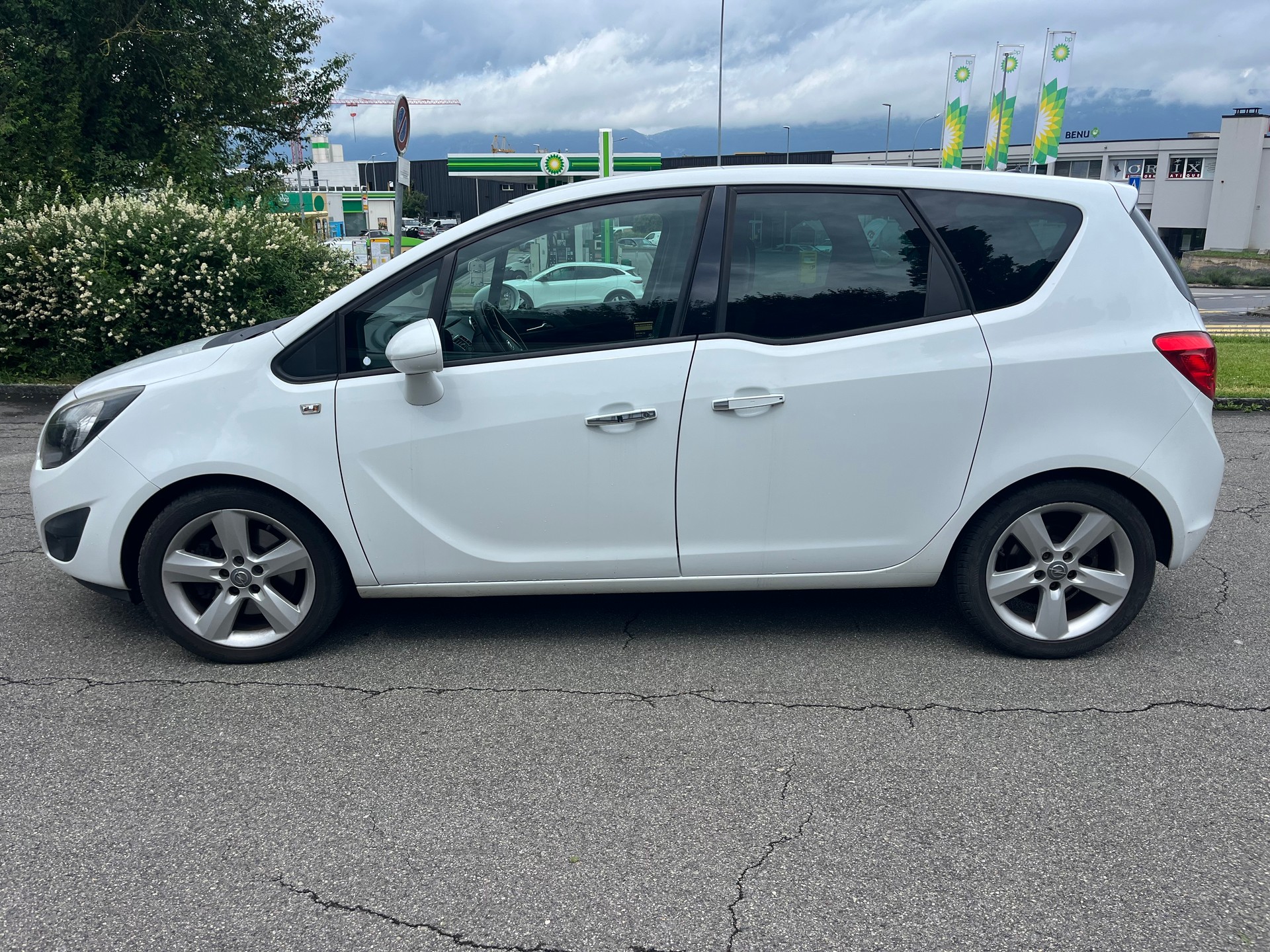 OPEL Meriva 1.7 CDTi Anniversary Edition Automatic-image-3