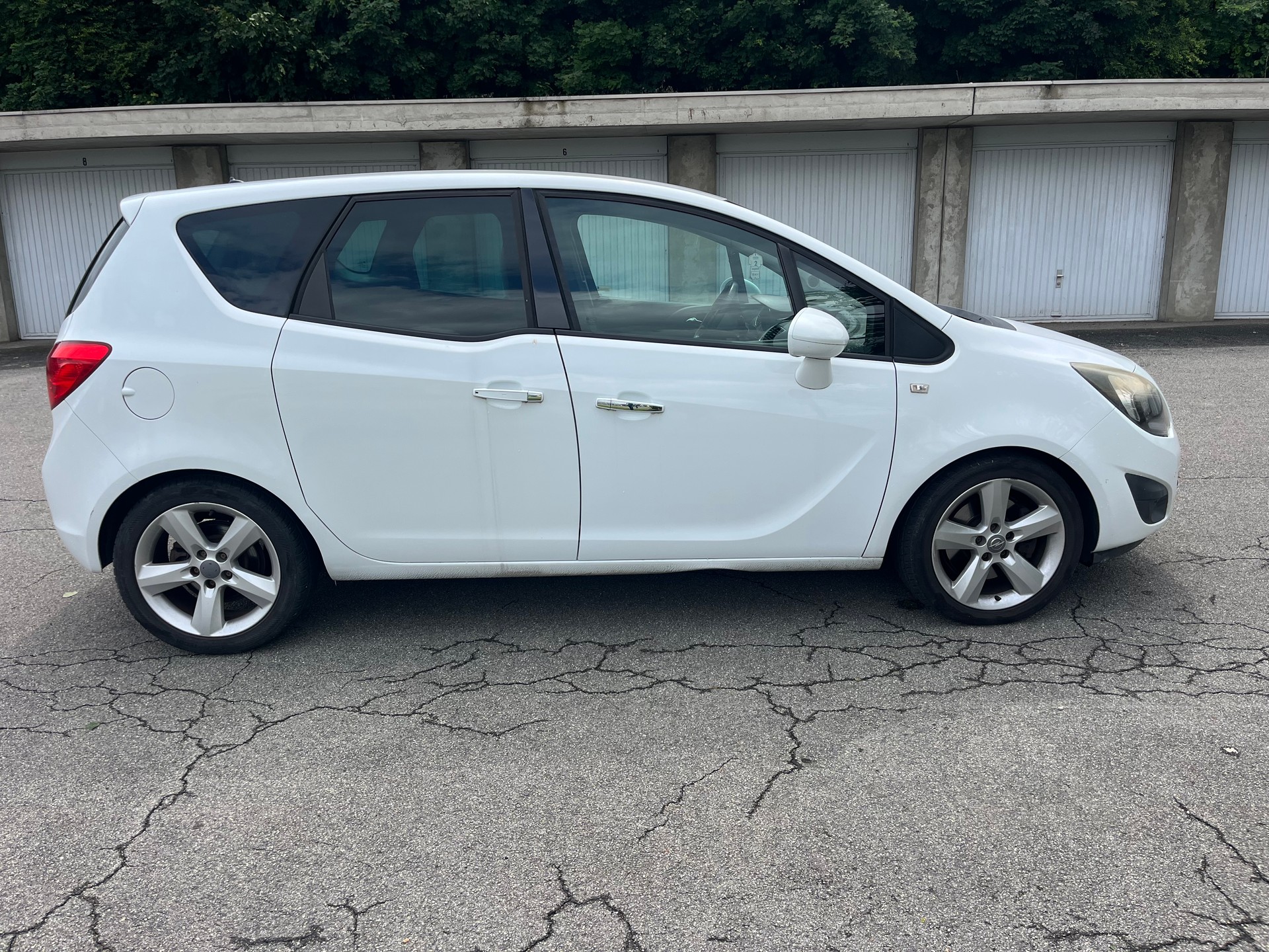 OPEL Meriva 1.7 CDTi Anniversary Edition Automatic-image-1
