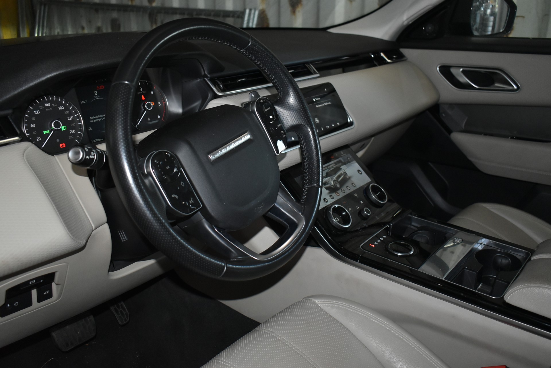 LAND ROVER Range Rover Velar R-Dynamic D 180 SE Automatic-image-6