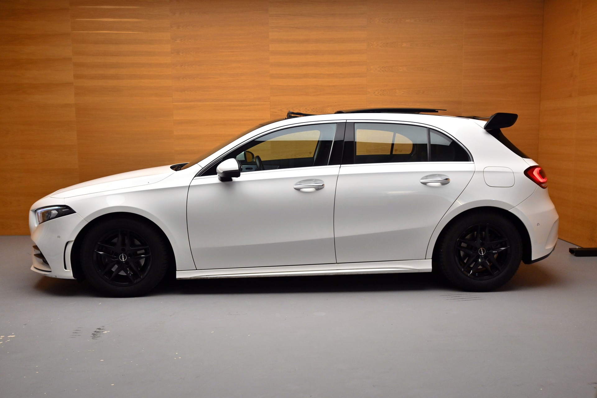 MERCEDES-BENZ A 200 AMG Line 7G-DCT-showroom-element-2