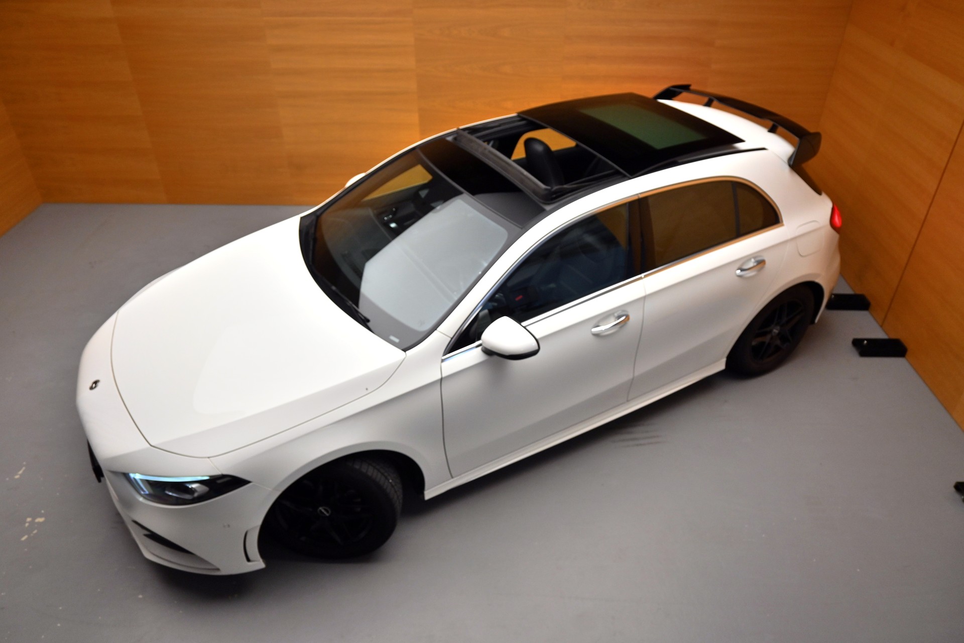 MERCEDES-BENZ A 200 AMG Line 7G-DCT-showroom-element-1