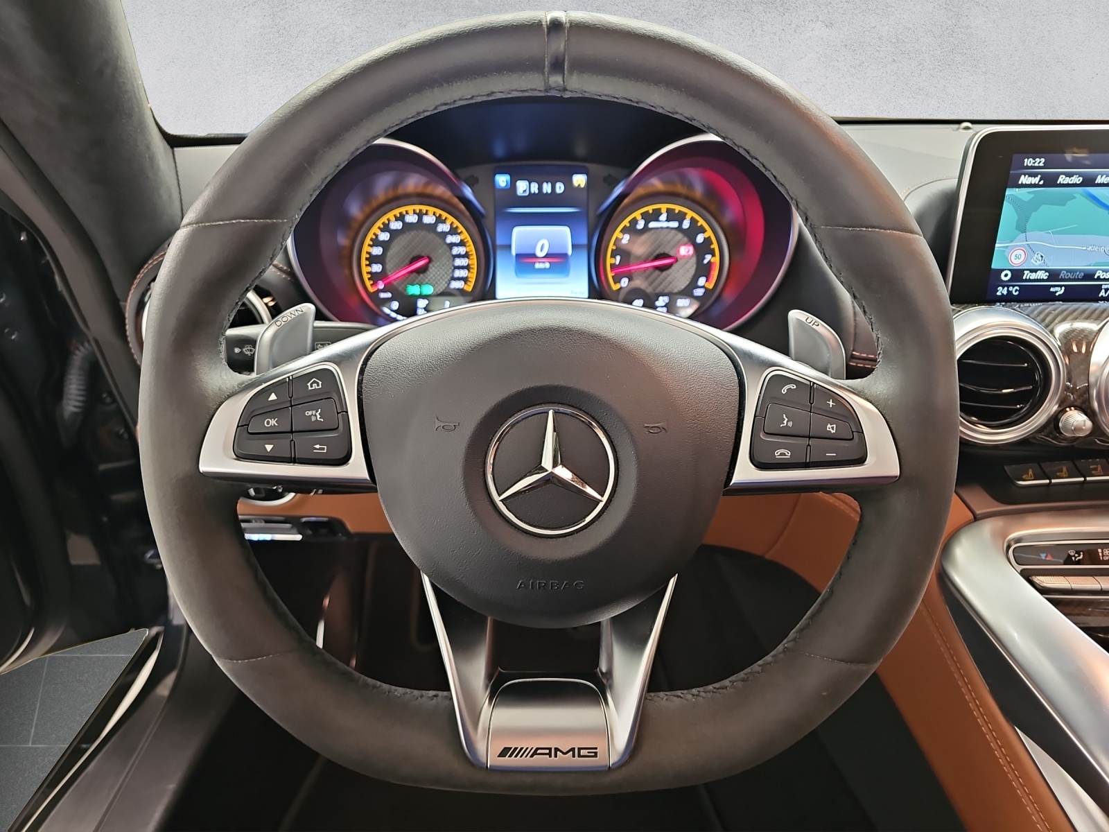 MERCEDES-BENZ AMG GT C Roadster Speedshift DCT-image-6