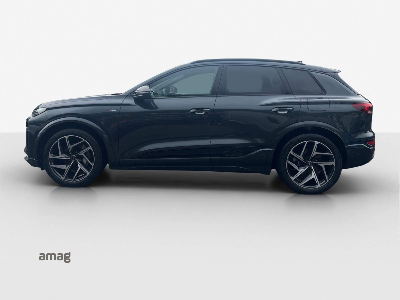 AUDI Q6 e-tron quattro-showroom-element-1
