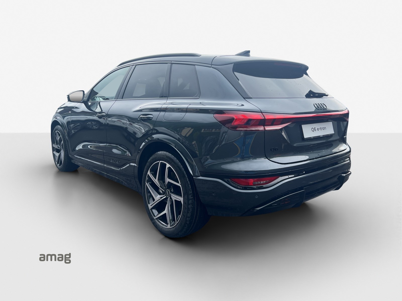 AUDI Q6 e-tron quattro-showroom-element-2
