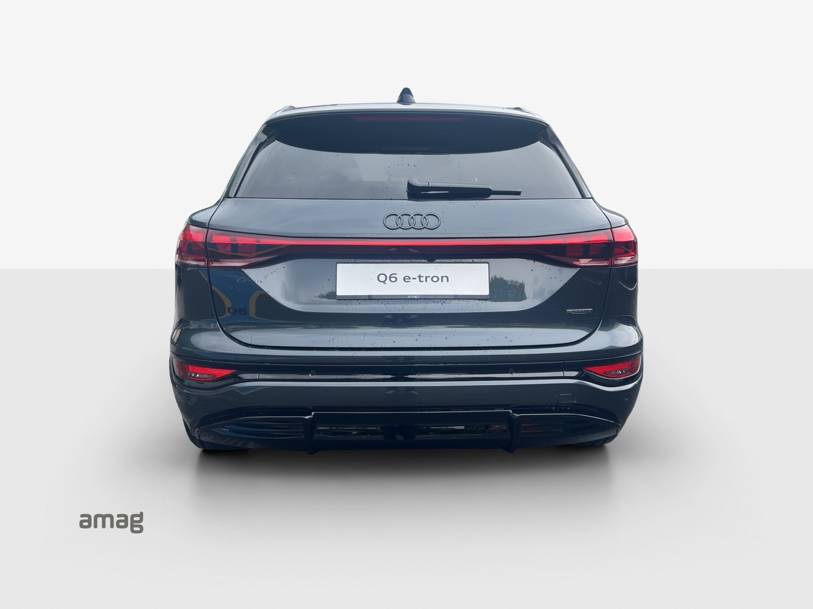 AUDI Q6 e-tron quattro-showroom-element-3