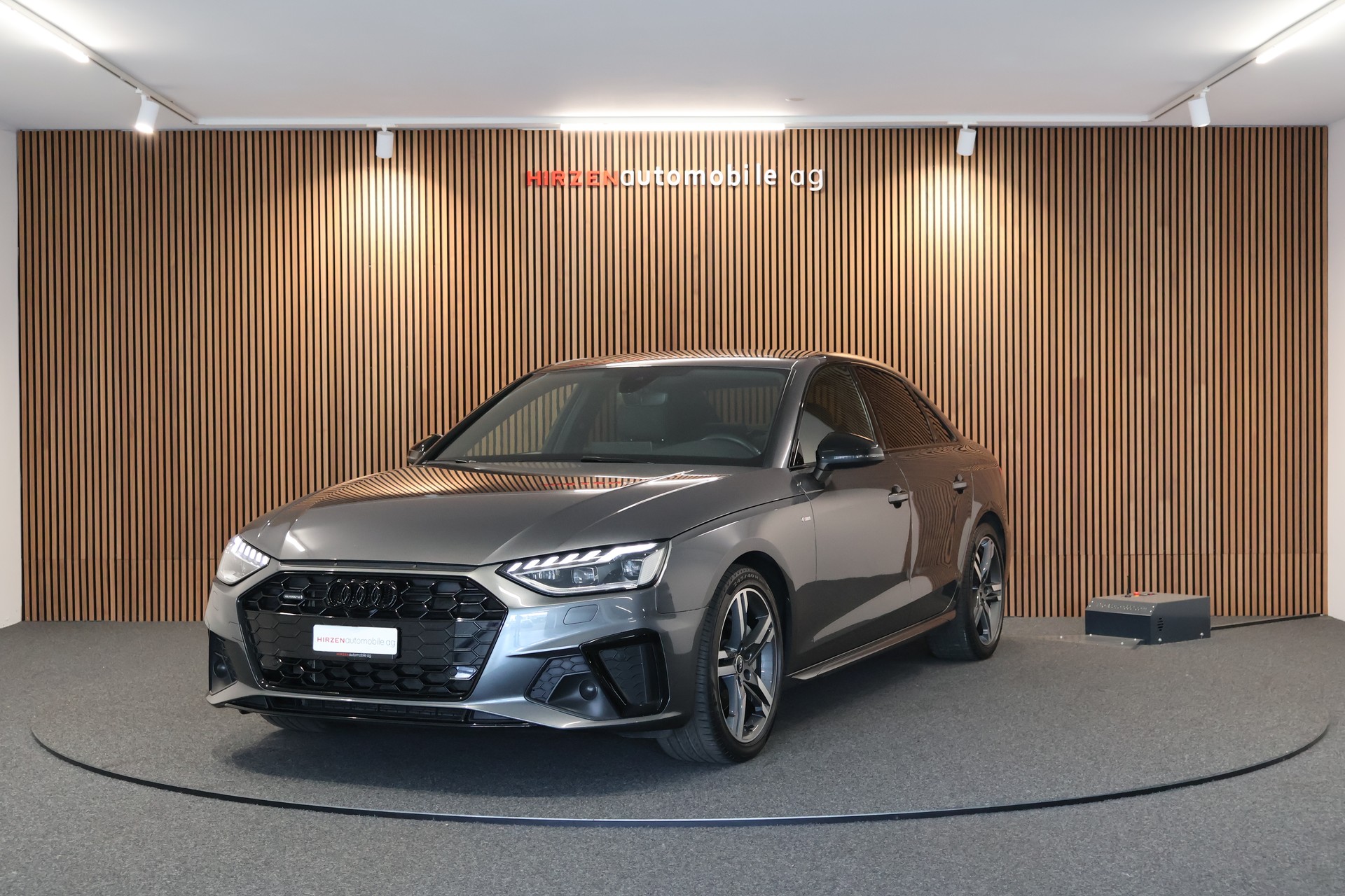 AUDI A4 40 TDI S line Attraction quattro S-tronic