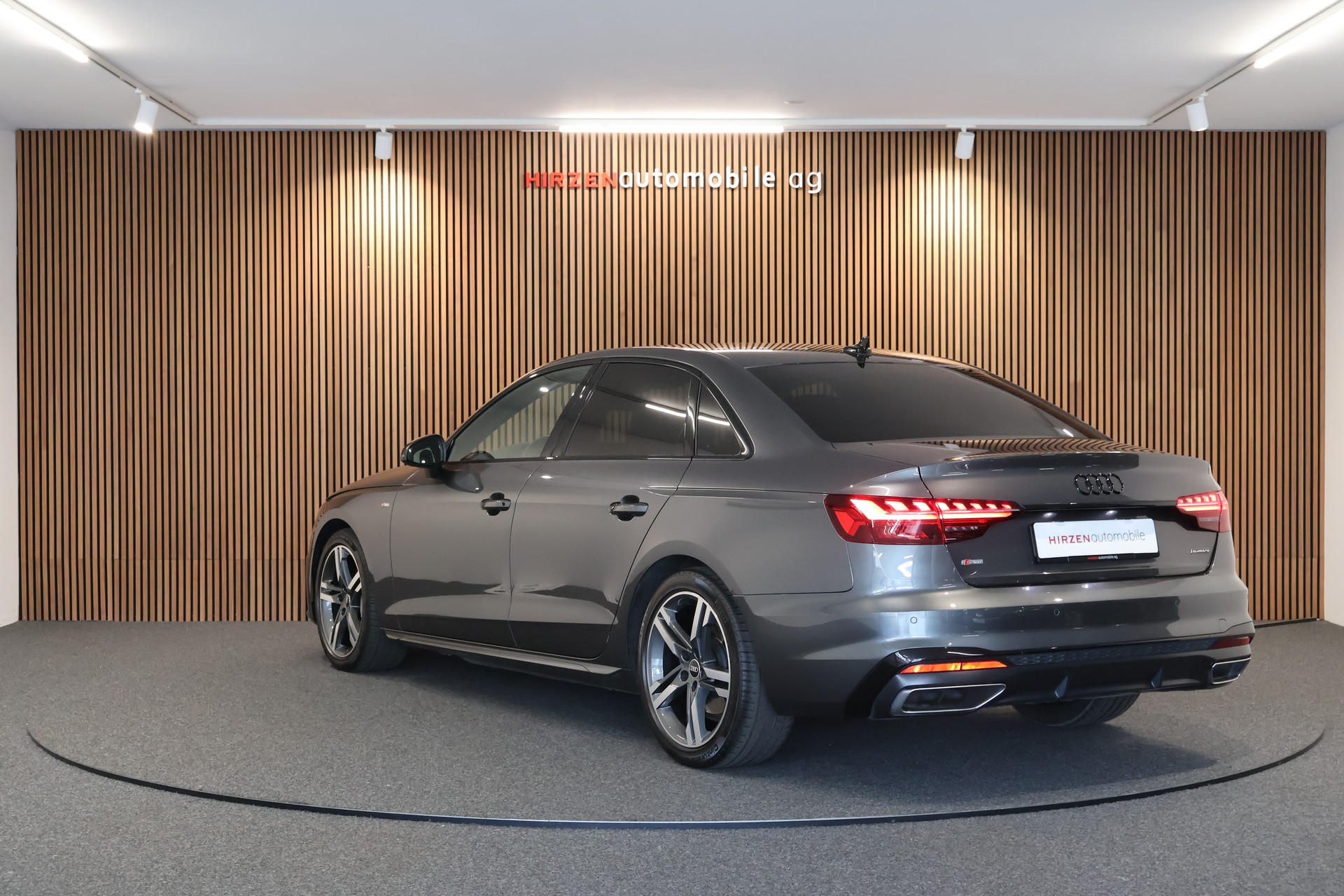 AUDI A4 40 TDI S line Attraction quattro S-tronic-showroom-element-2