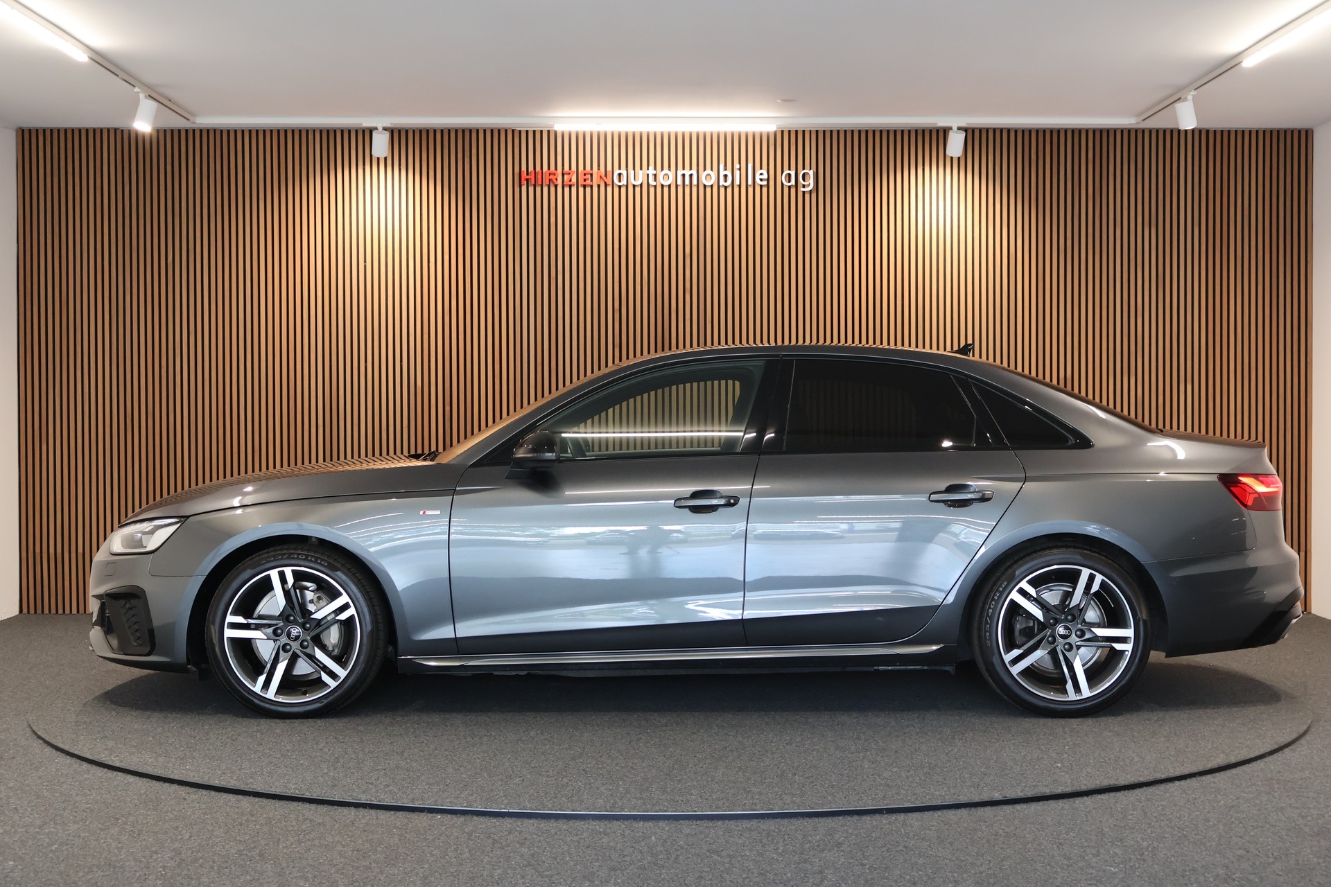 AUDI A4 40 TDI S line Attraction quattro S-tronic-showroom-element-1