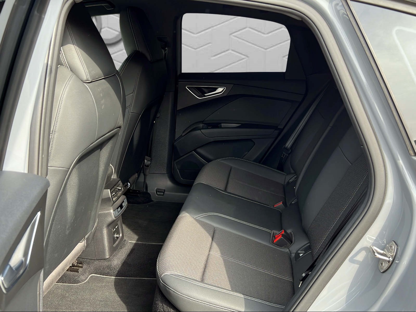 AUDI Q4 Sportback e-tron 50 quattro-image-12