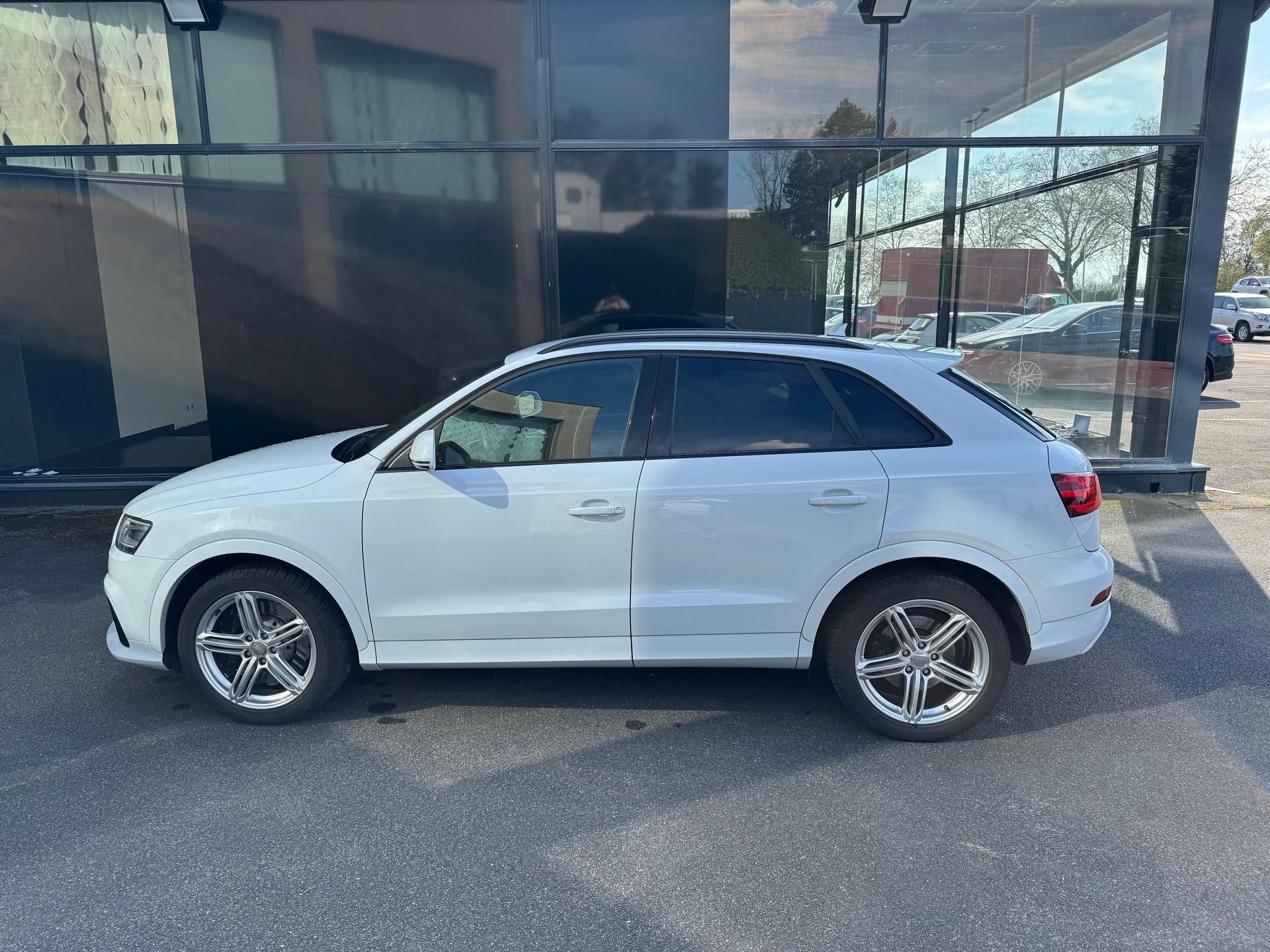 AUDI RS Q3 2.5 TFSI quattro S-tronic-showroom-element-1