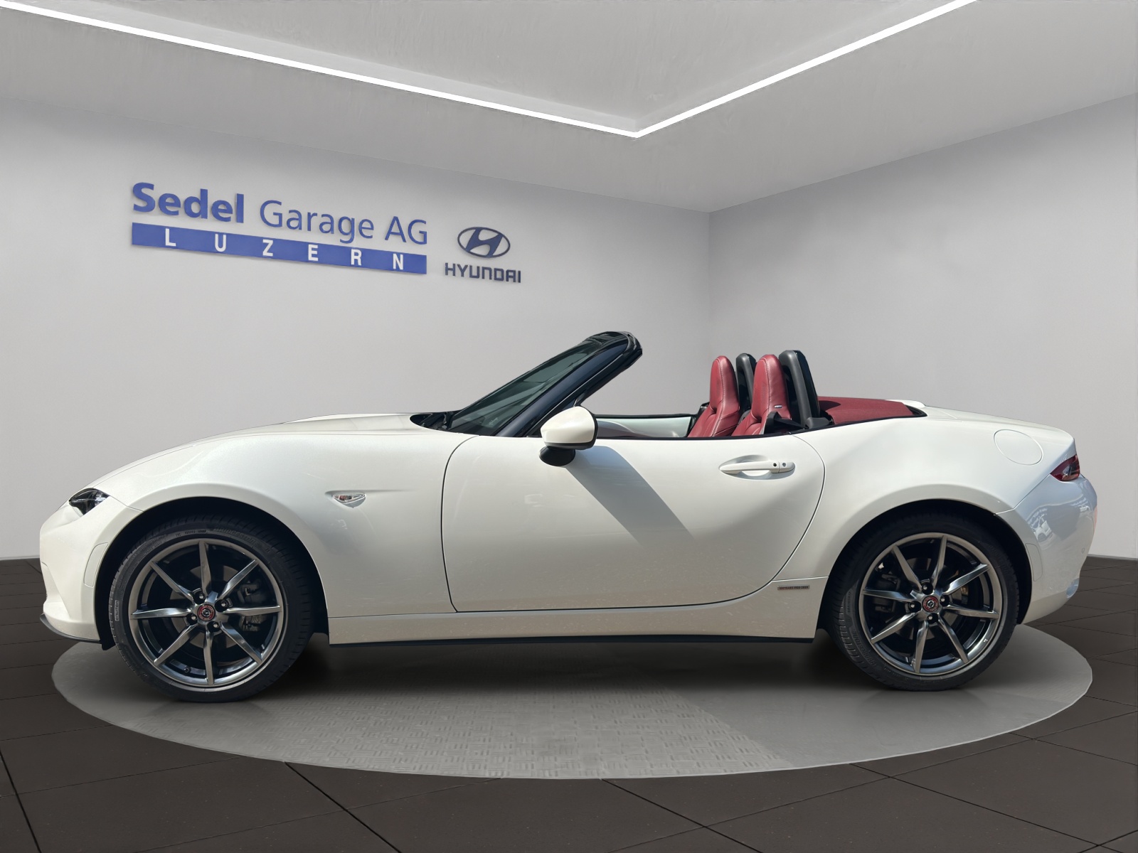 MAZDA MX-5 2.0 100th Anniversary-showroom-element-2