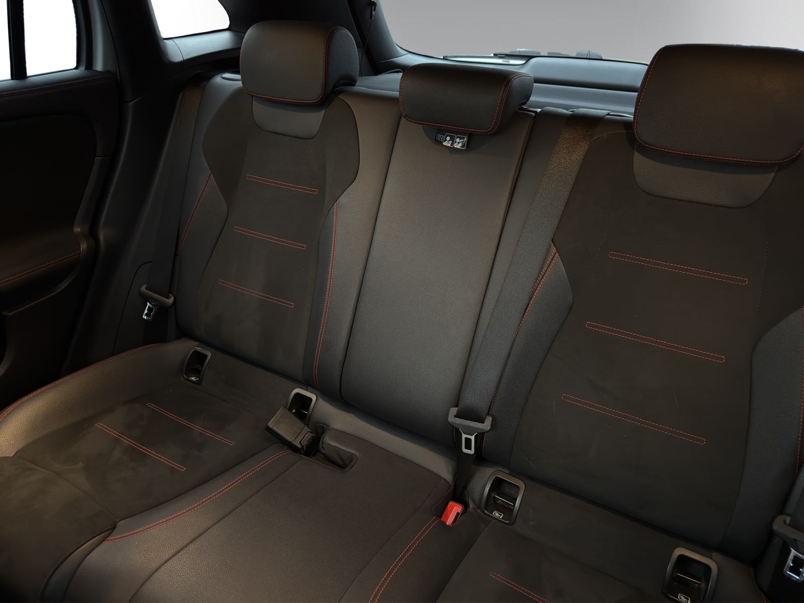 Image MERCEDES-BENZ GLA-200 GLA 200 4M AMG Line 8G-D