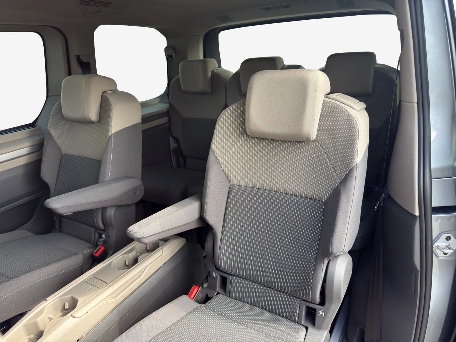 VW MULTIVAN Multivan 2.0 TDI Life DSG-image-11