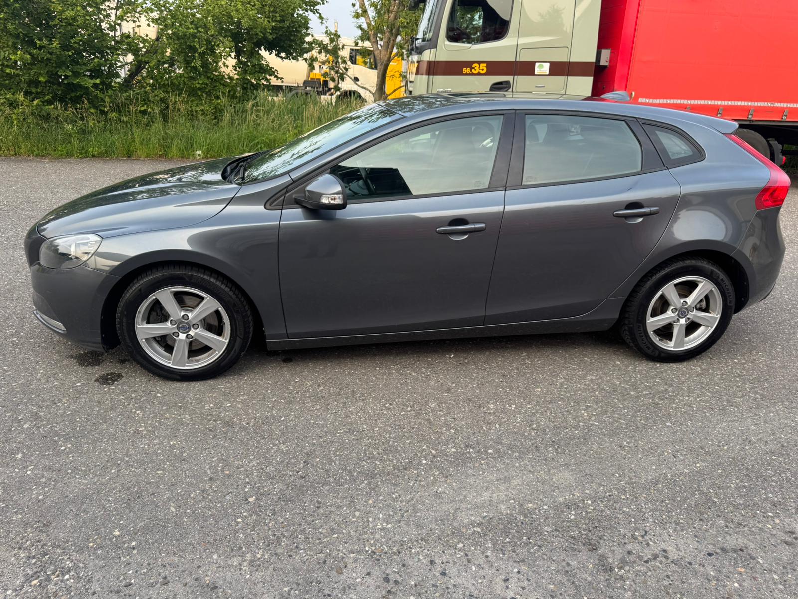 VOLVO V40 D2 Momentum Powershift-image-8