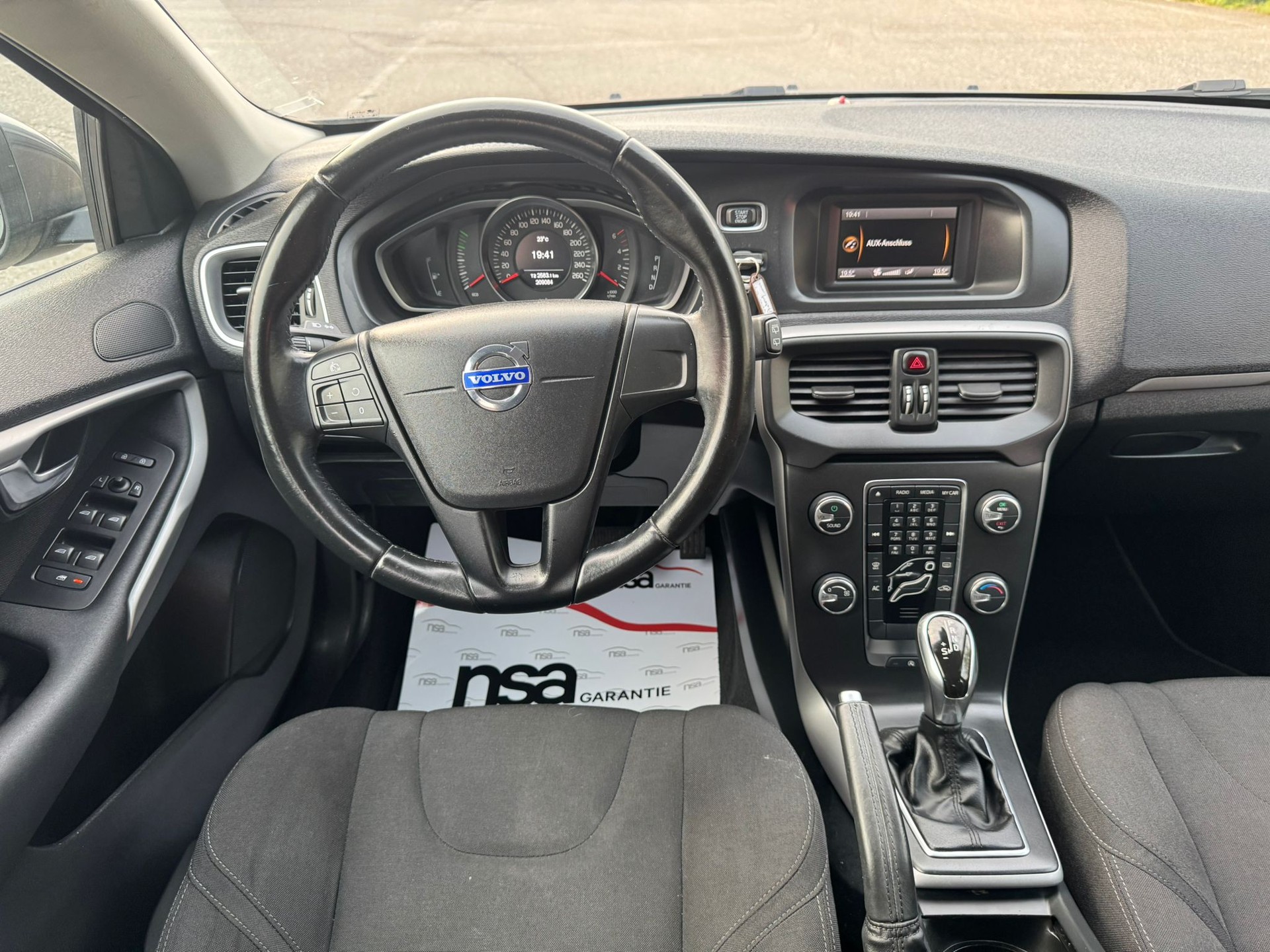 VOLVO V40 D2 Momentum Powershift-image-14