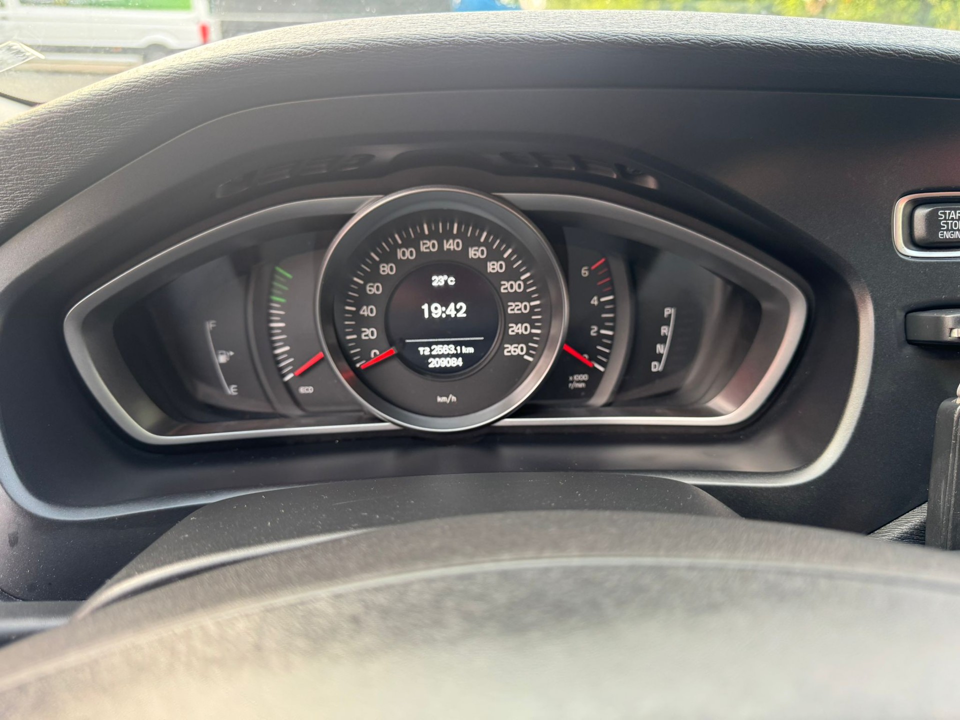 VOLVO V40 D2 Momentum Powershift-image-18