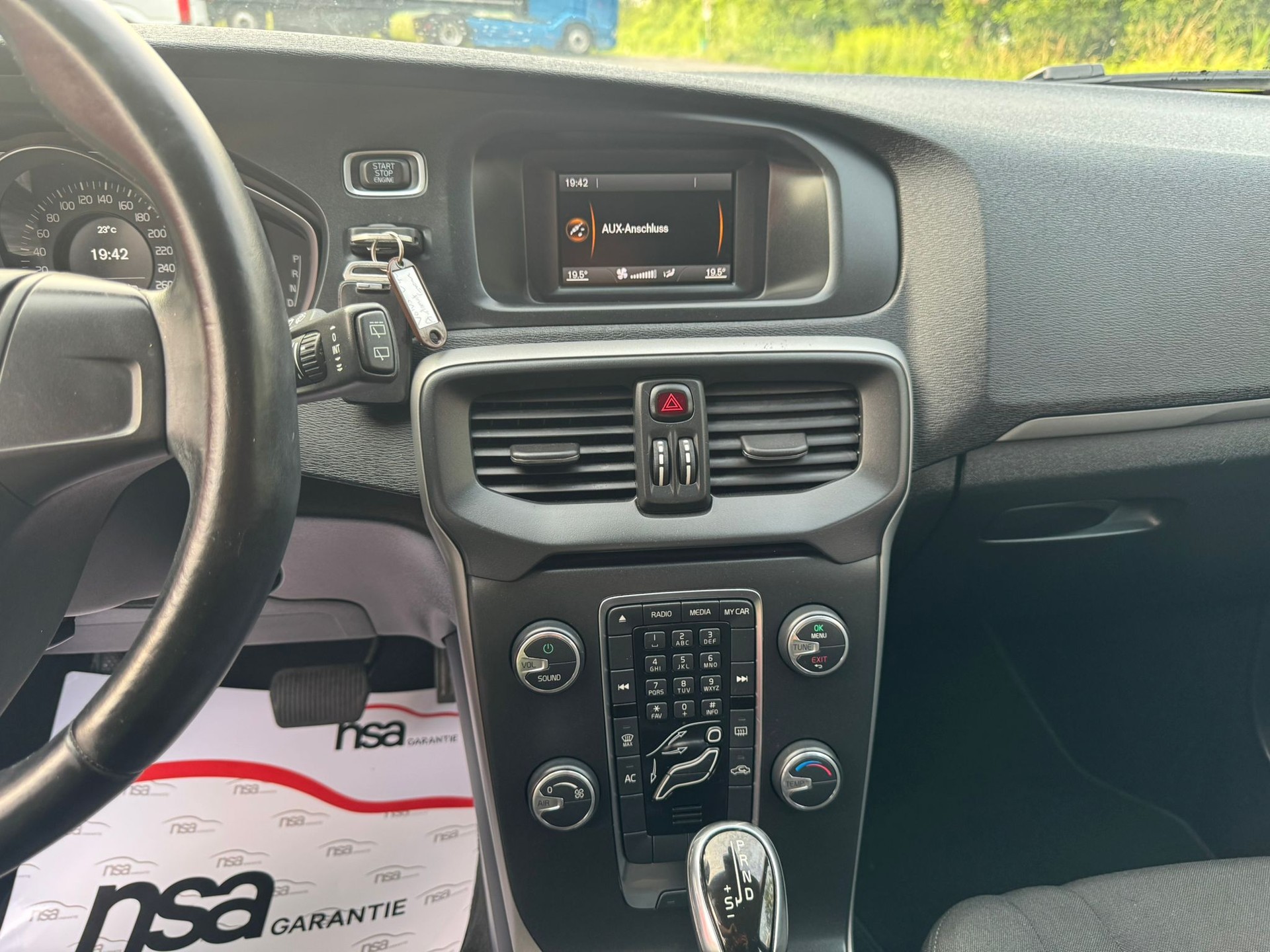 VOLVO V40 D2 Momentum Powershift-image-17