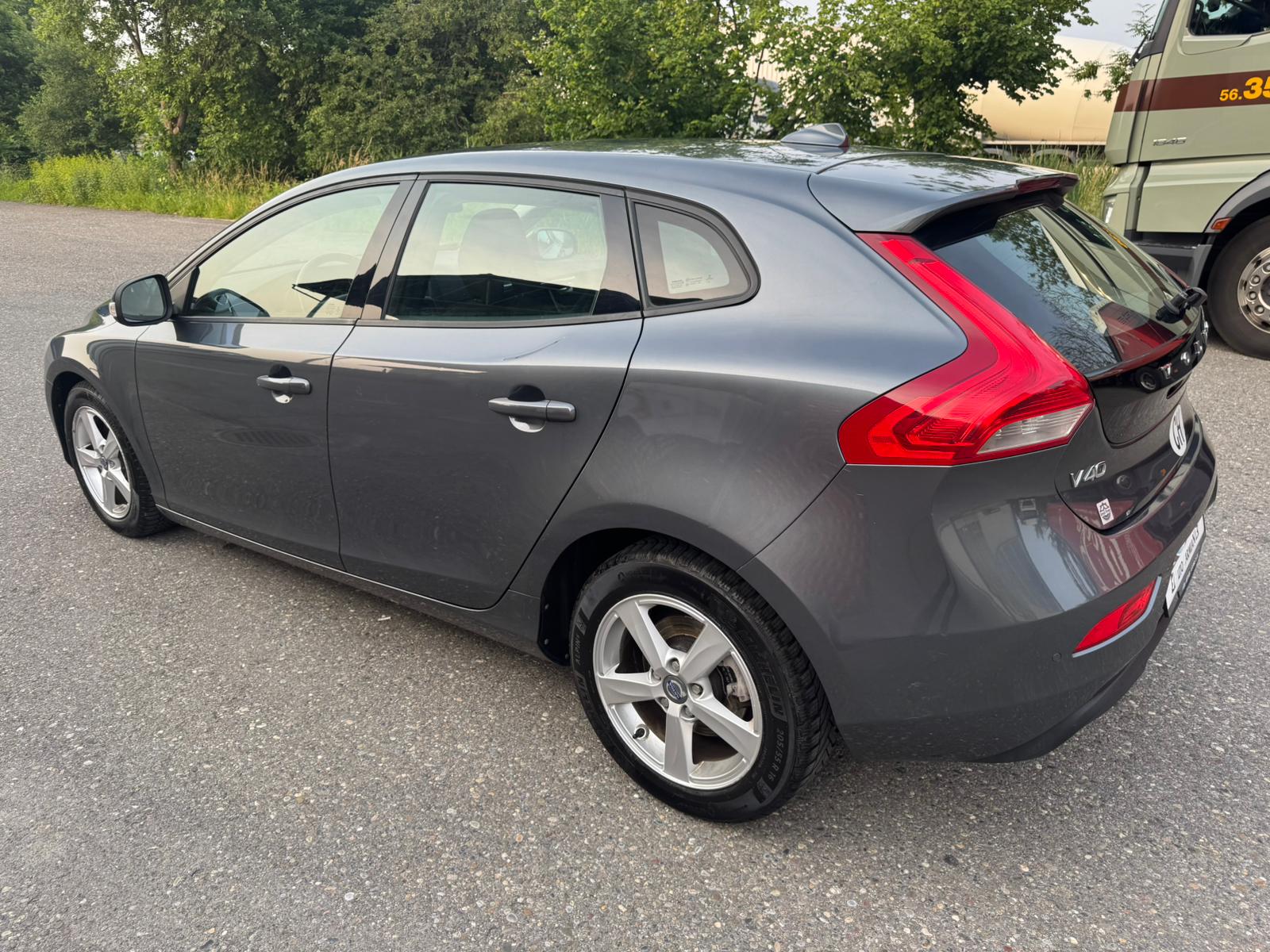 VOLVO V40 D2 Momentum Powershift-image-5