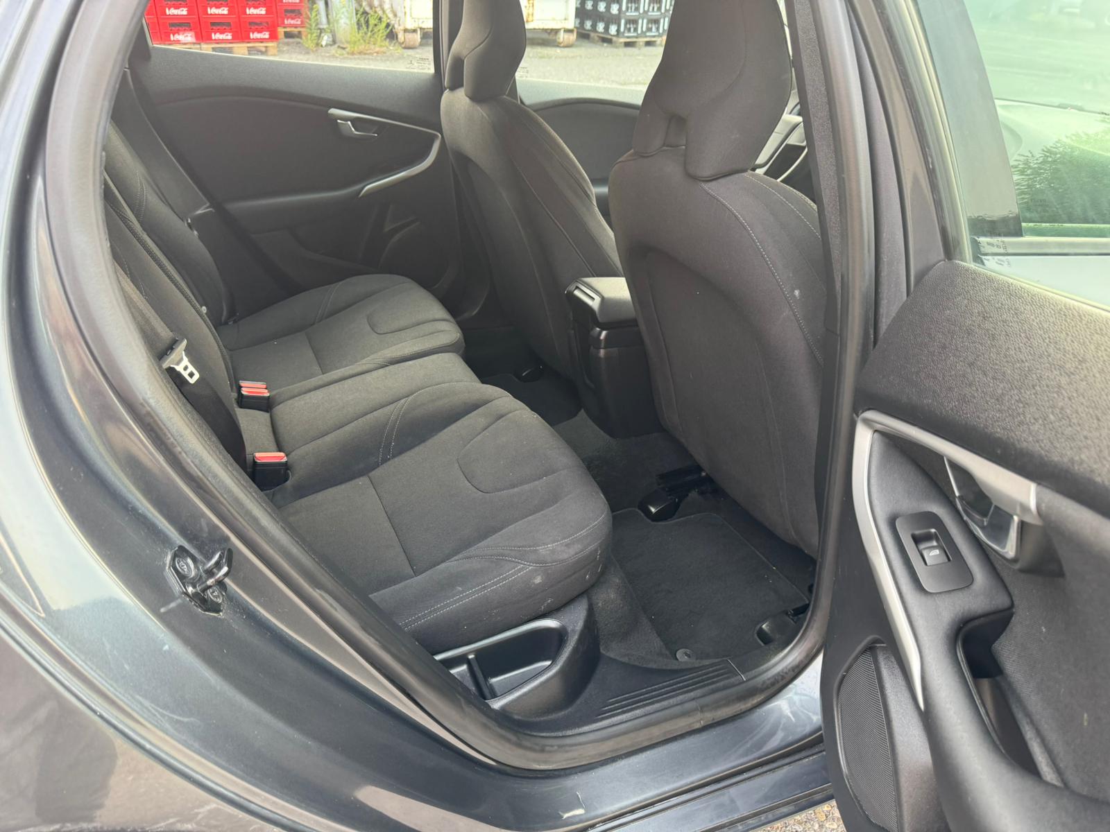 VOLVO V40 D2 Momentum Powershift-image-12