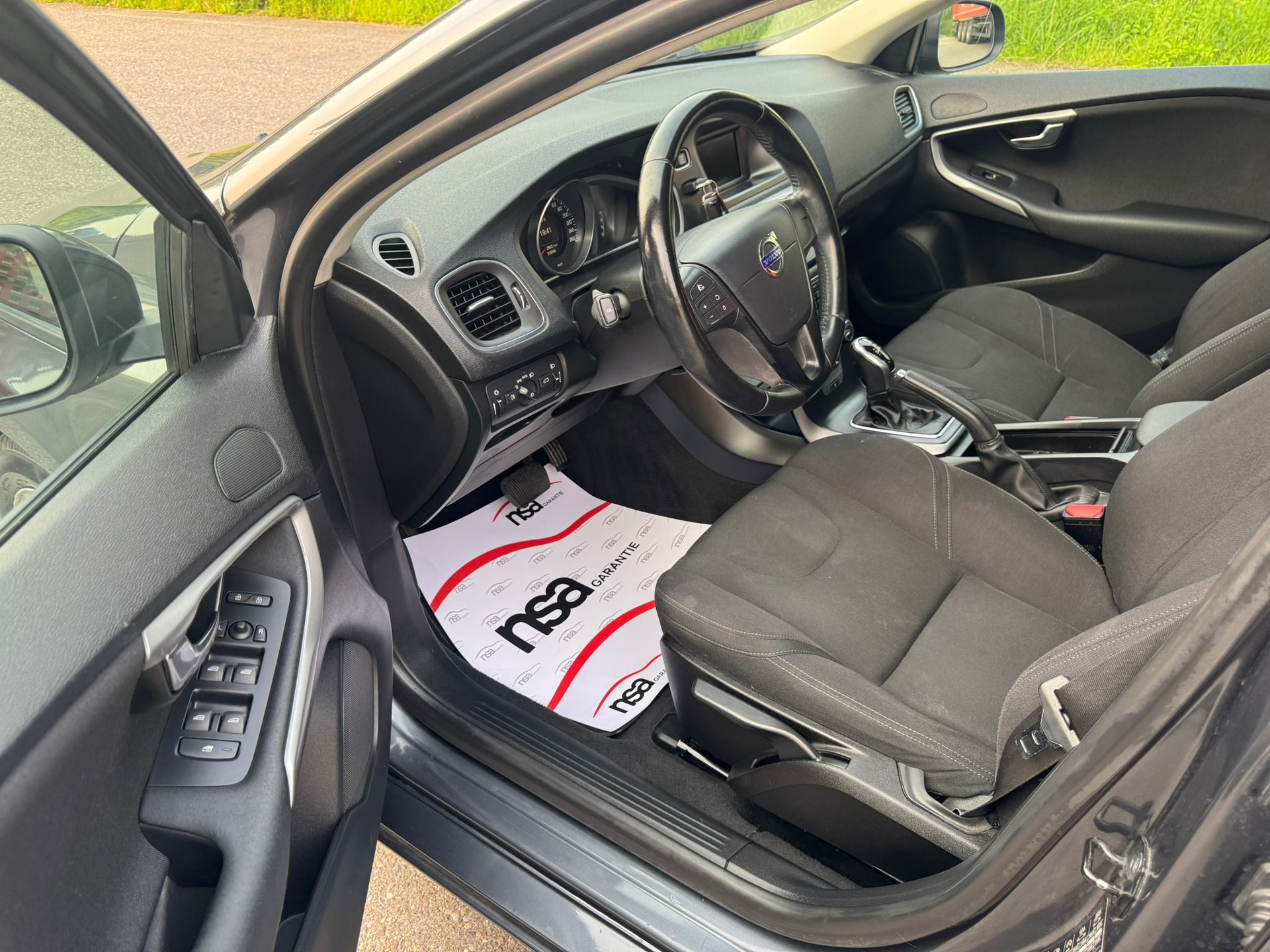 VOLVO V40 D2 Momentum Powershift-image-10