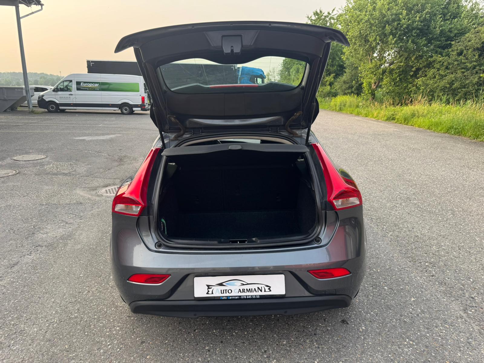 VOLVO V40 D2 Momentum Powershift-image-6