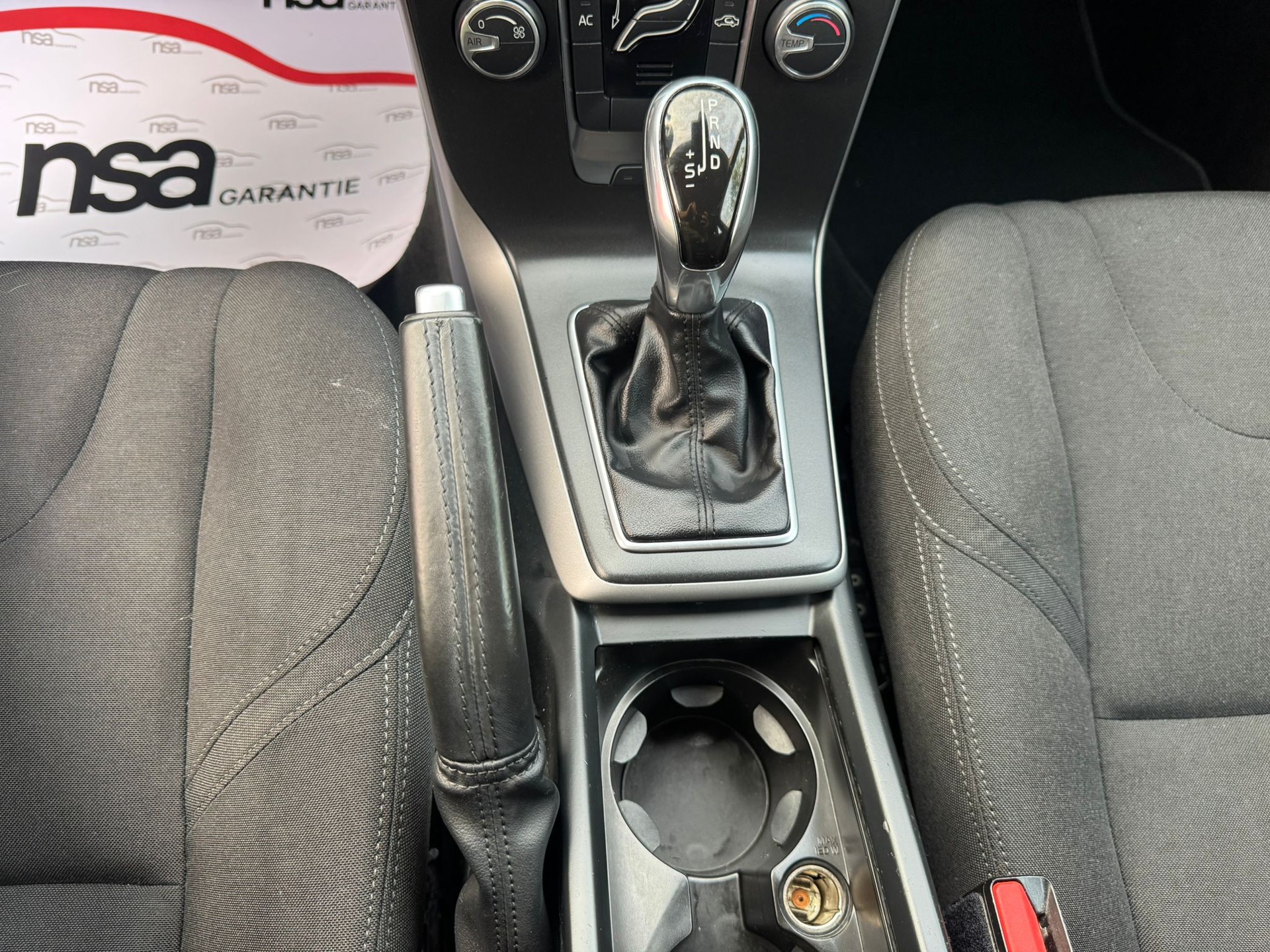 VOLVO V40 D2 Momentum Powershift-image-16