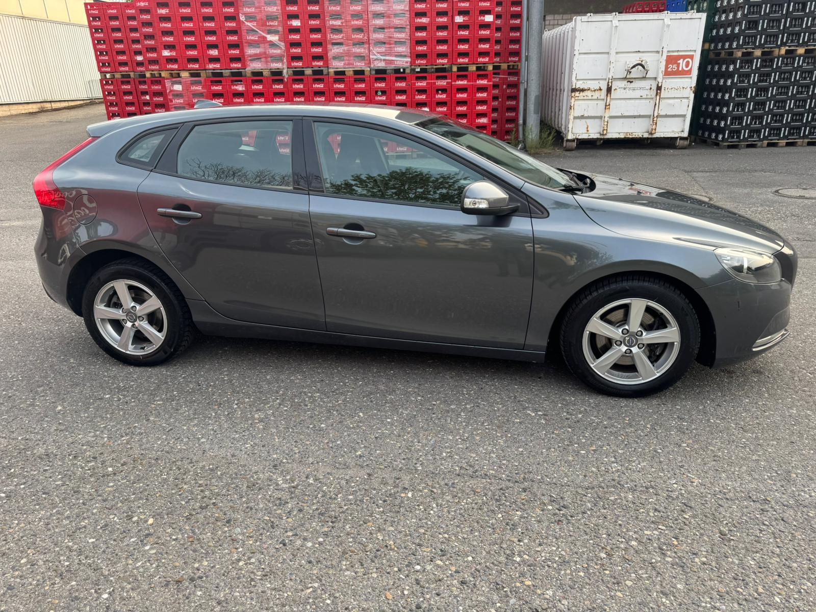 VOLVO V40 D2 Momentum Powershift-image-7