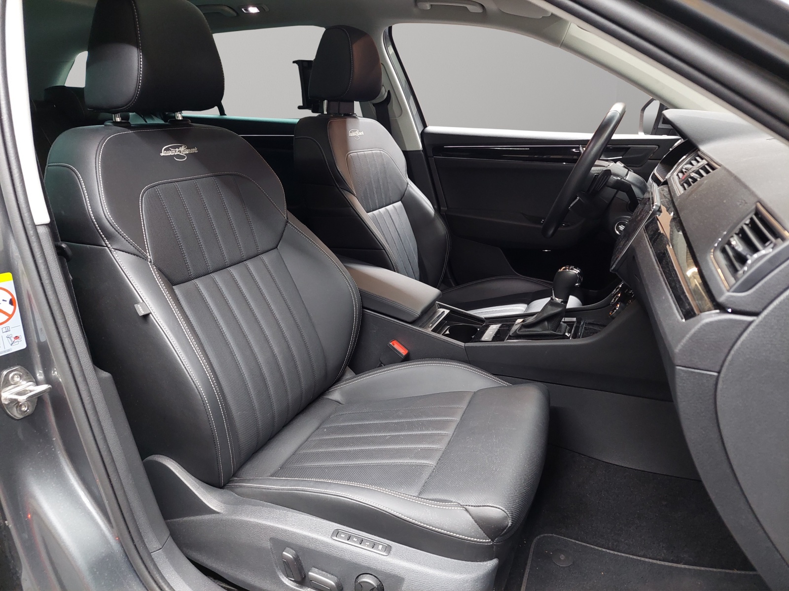 SKODA Superb Combi 2.0 TSI L&K 4x4 DSG-image-8