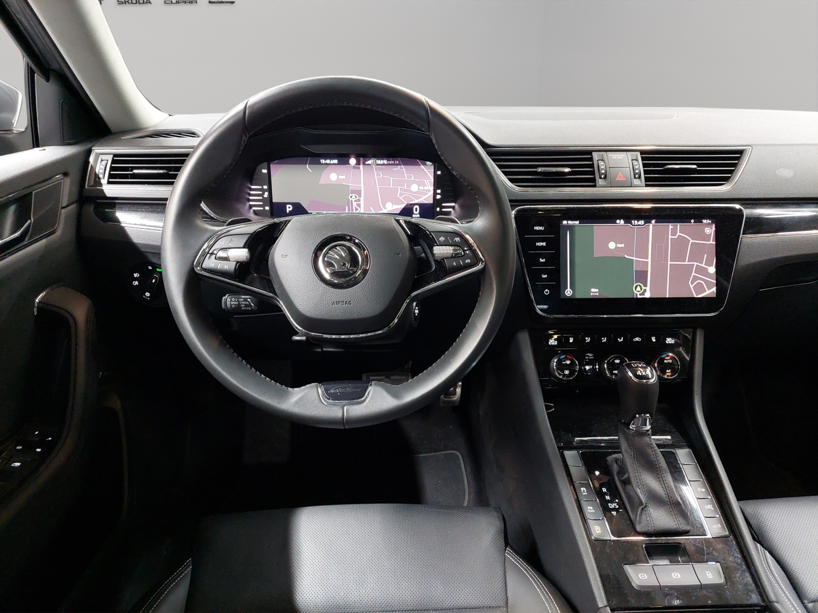 SKODA Superb Combi 2.0 TSI L&K 4x4 DSG-image-6