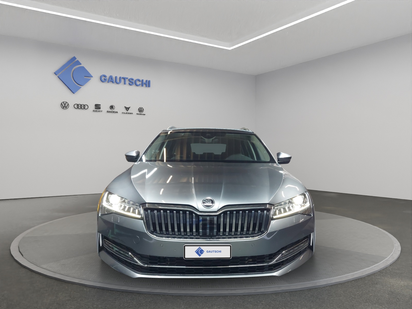 SKODA Superb Combi 2.0 TSI L&K 4x4 DSG-image-4