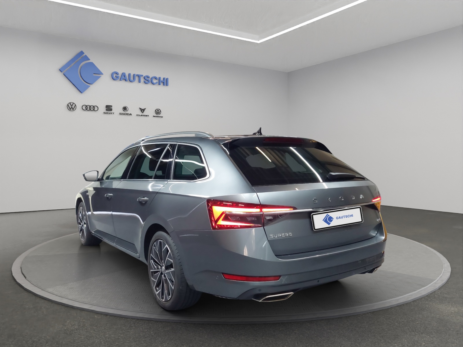 SKODA Superb Combi 2.0 TSI L&K 4x4 DSG-image-2