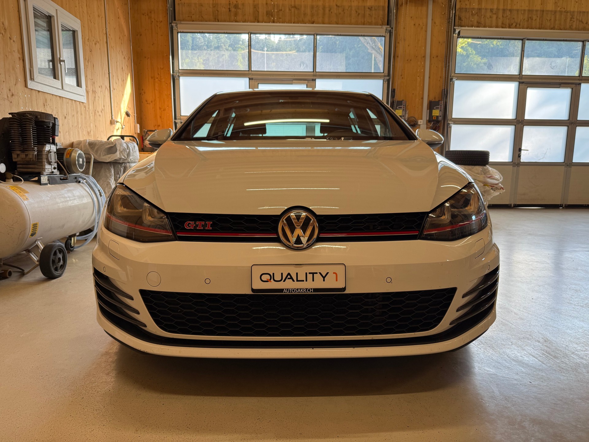 VW Golf 2.0 TSI GTI Performance DSG-showroom-element-1