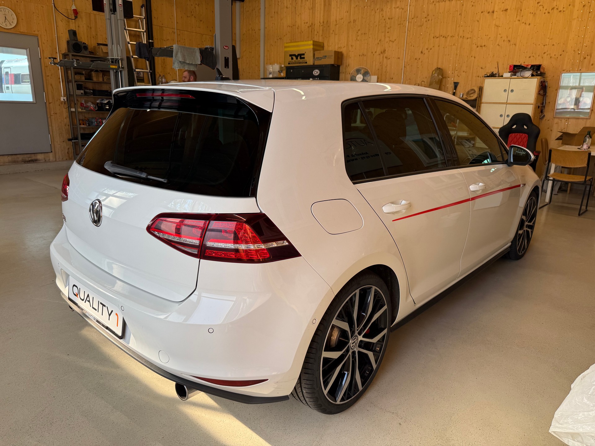 VW Golf 2.0 TSI GTI Performance DSG-showroom-element-3