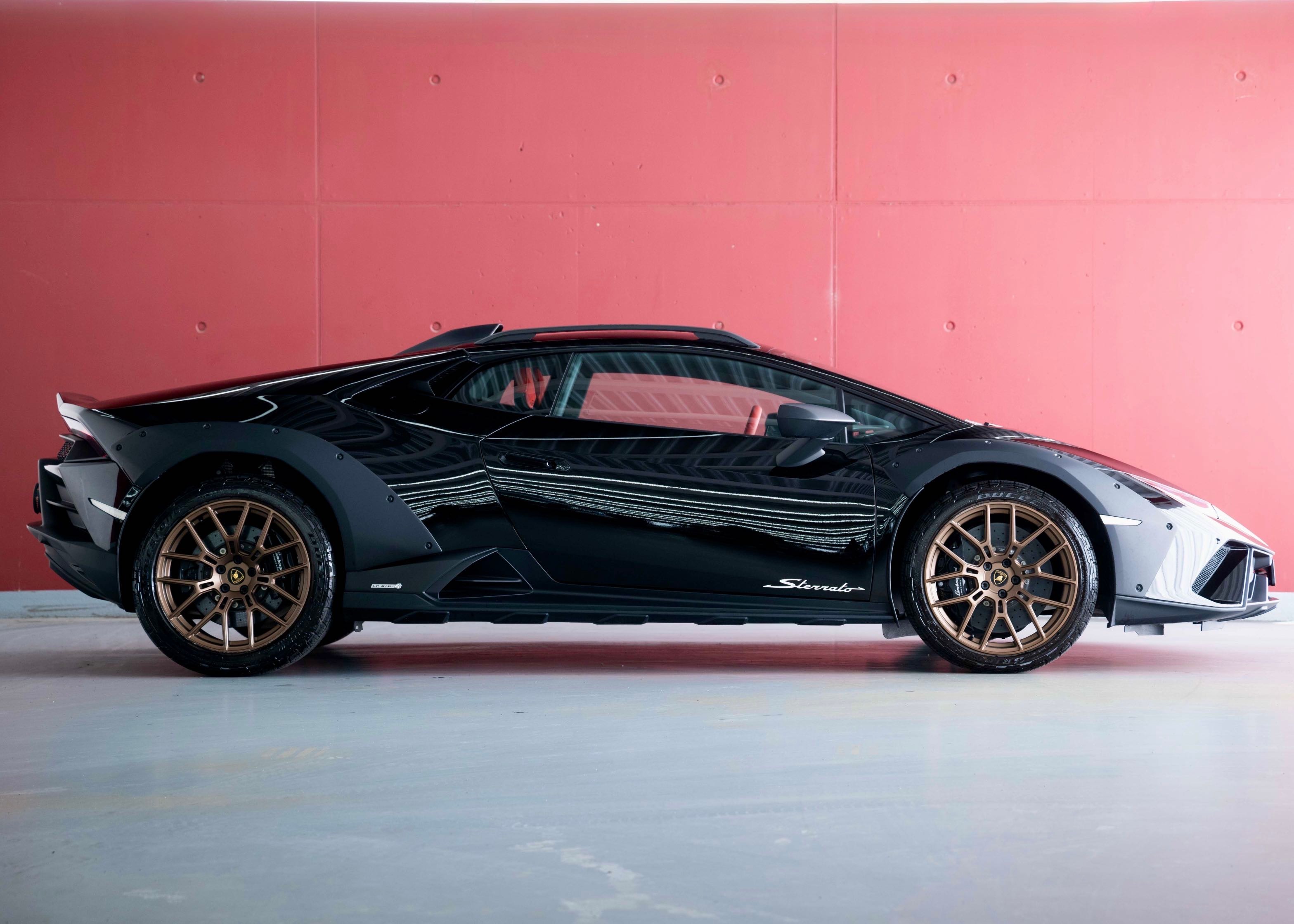 Image LAMBORGHINI HURACAN Huracan Sterrato LP610-4 Coupé DCT (Swiss car, 1st hand, 1 of 1499)