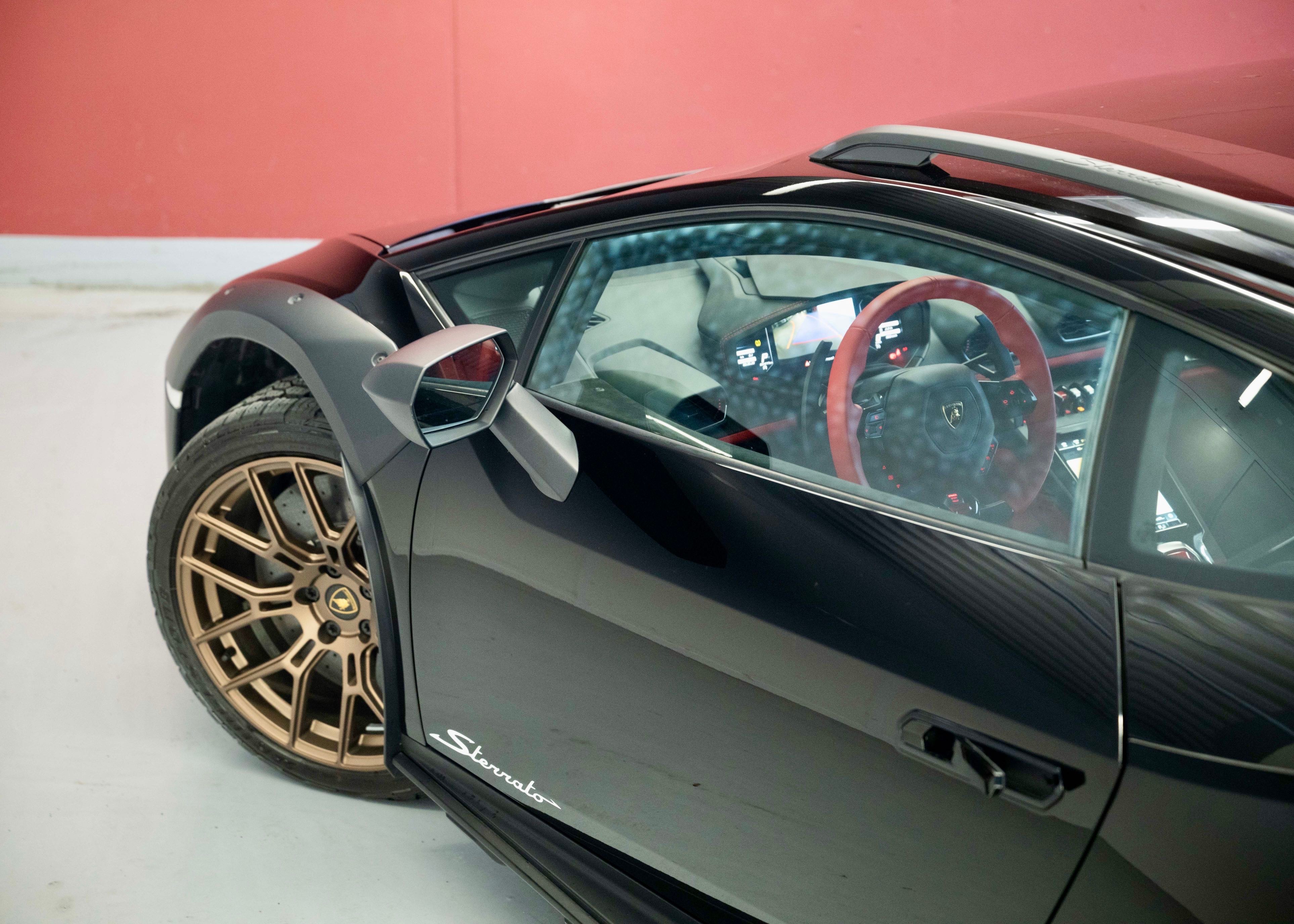 Image LAMBORGHINI HURACAN Huracan Sterrato LP610-4 Coupé DCT (Swiss car, 1st hand, 1 of 1499)