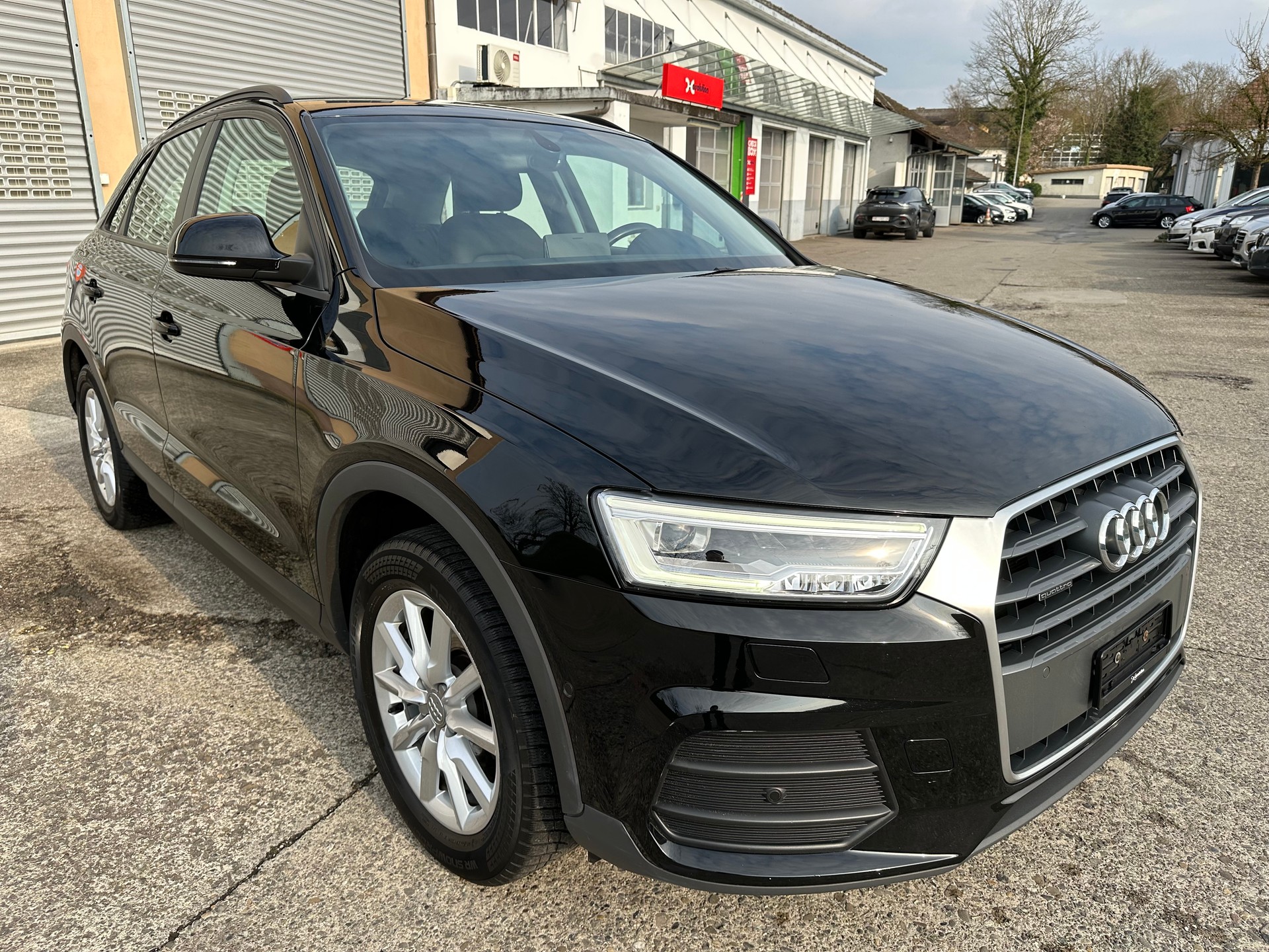 AUDI Q3 2.0 TFSI quattro S-tronic-image-6