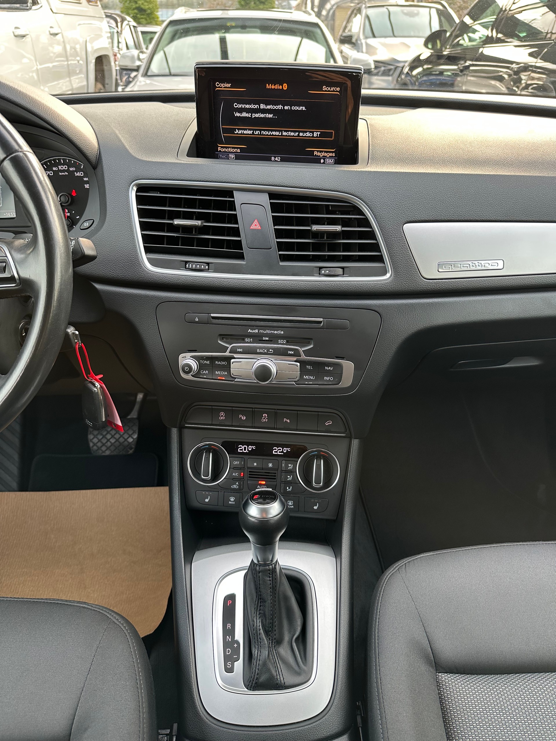 AUDI Q3 2.0 TFSI quattro S-tronic-image-10