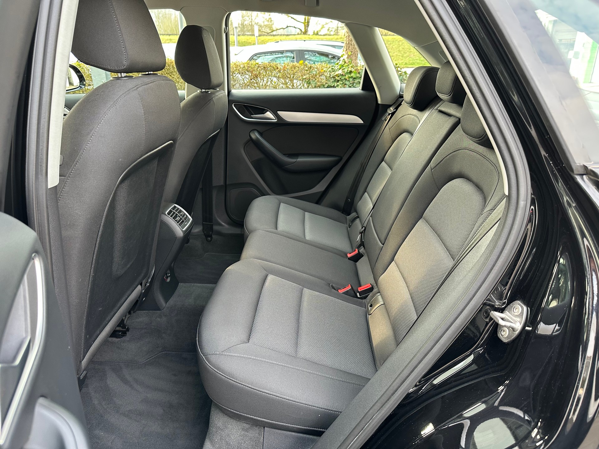 AUDI Q3 2.0 TFSI quattro S-tronic-image-12
