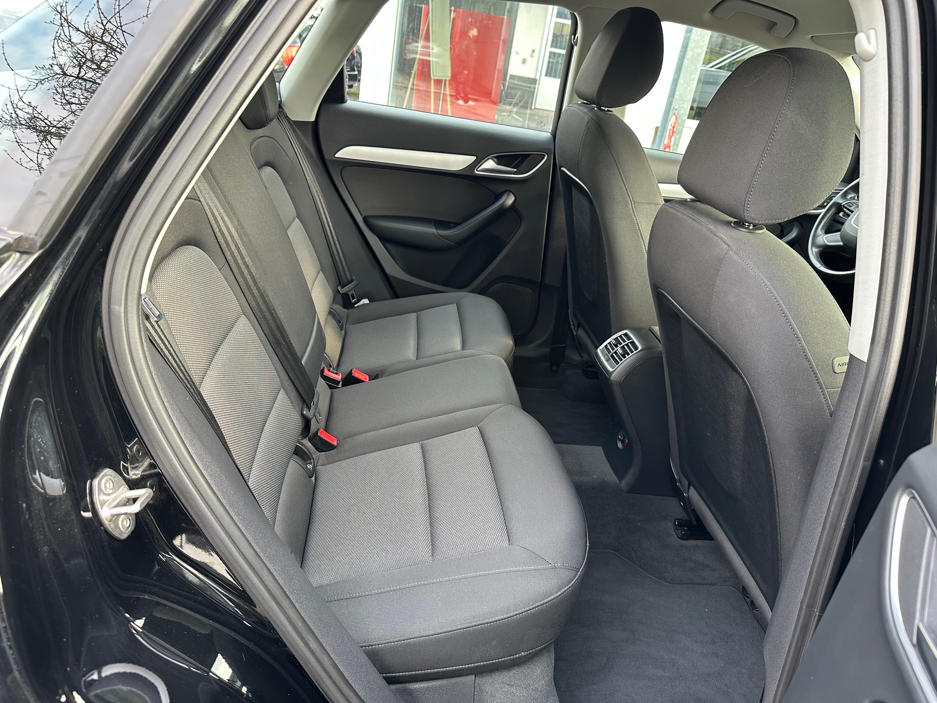 AUDI Q3 2.0 TFSI quattro S-tronic-image-13