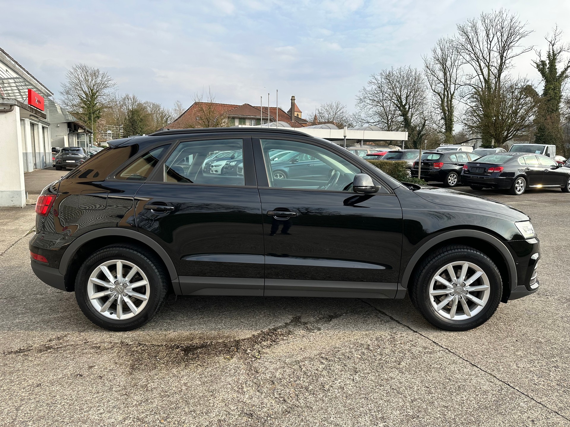 AUDI Q3 2.0 TFSI quattro S-tronic-image-5