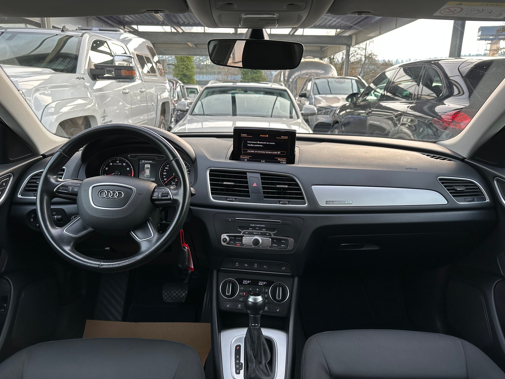 AUDI Q3 2.0 TFSI quattro S-tronic-image-11